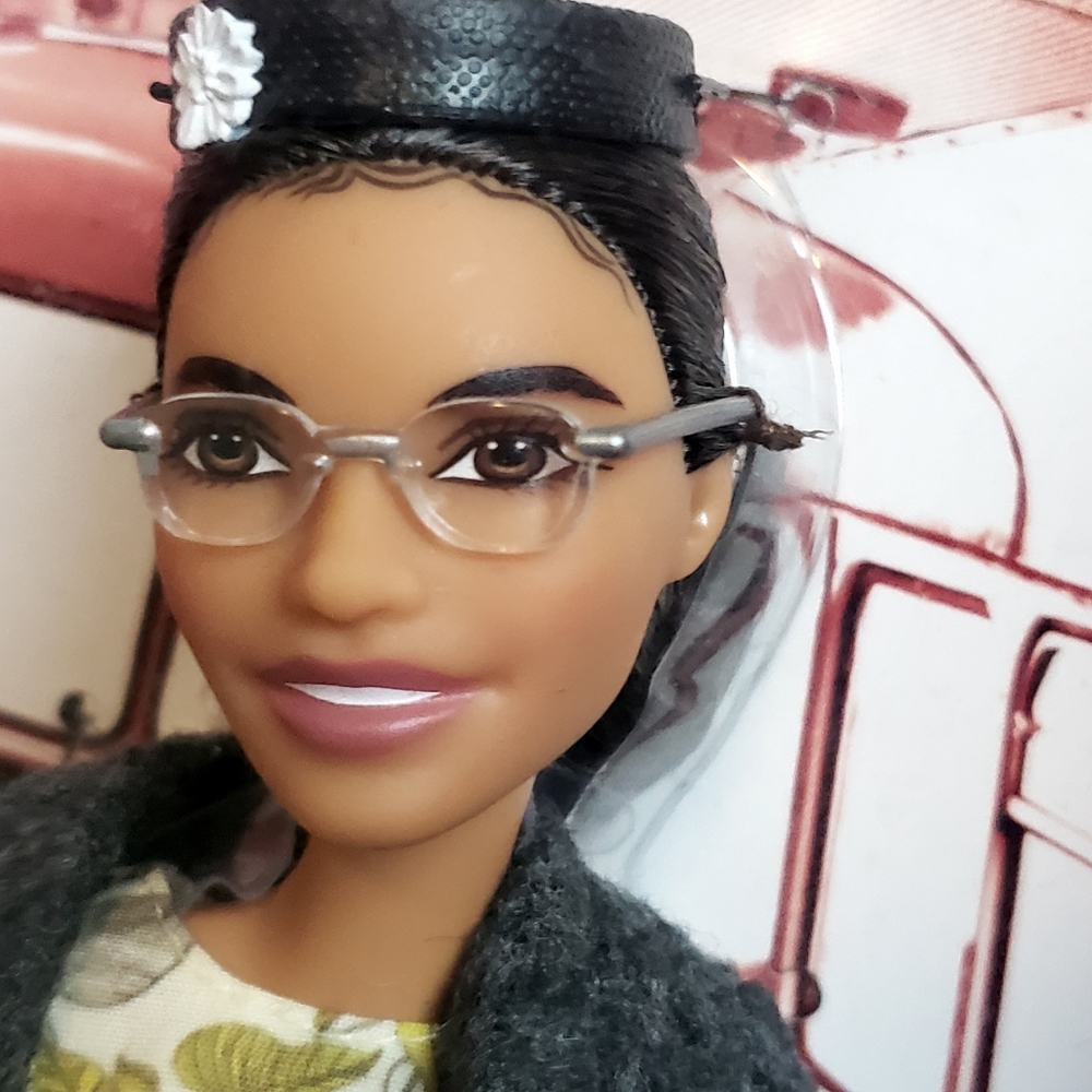 2019 Rosa Parks Barbie Signature Series - Picture 3 of 12